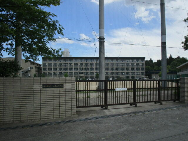 群馬県立渋川工業高校 (409m)