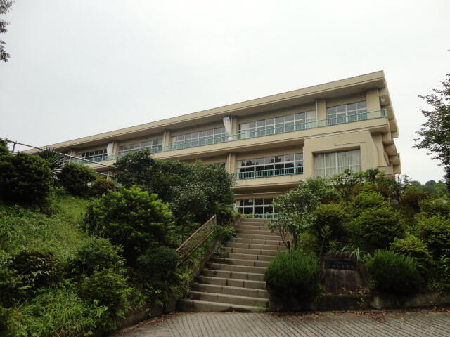 渋川市立渋川西小学校 (1,239m)