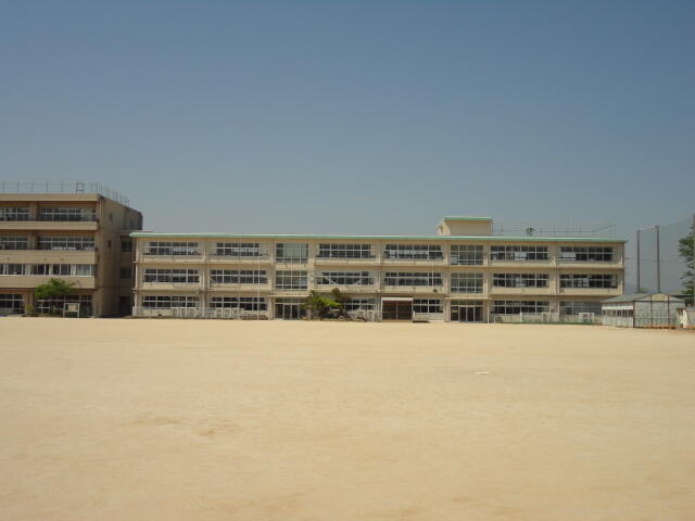 渋川市立古巻小学校 (1,740m)