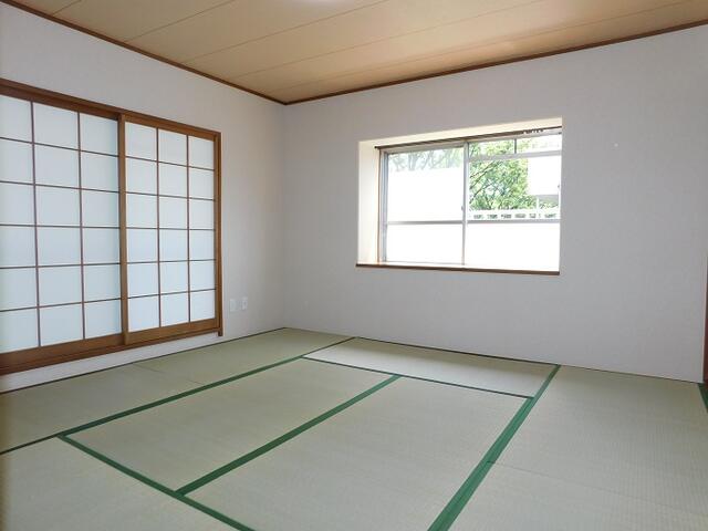 リビング以外の居室／和室８畳
