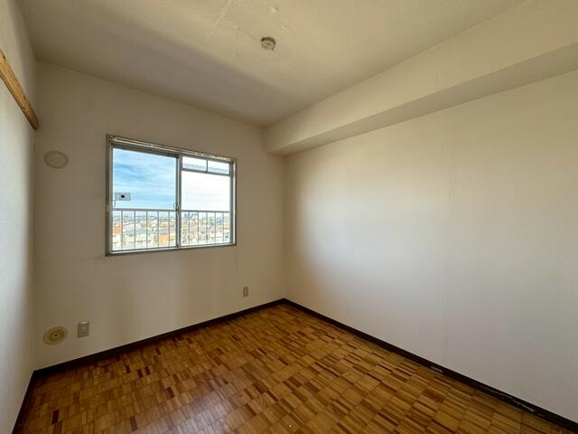 リビング以外の居室／北側洋室はお子様のお部屋、書斎、洋服部屋等様々の用途に最適で