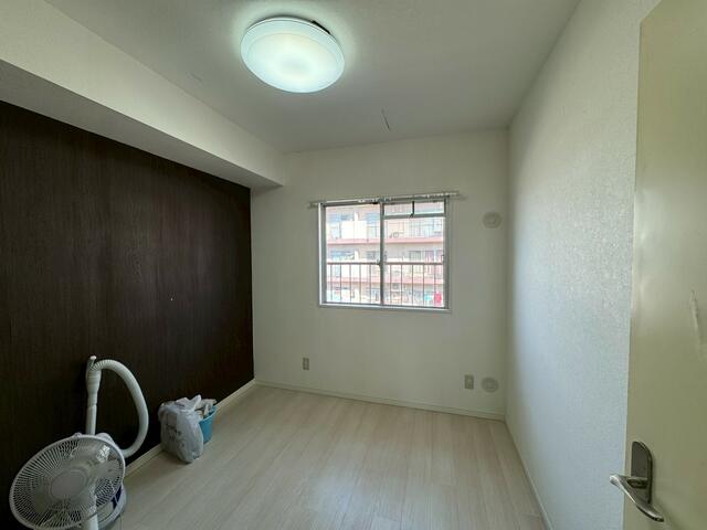 リビング以外の居室／北側洋室は子供部屋、書斎、洋服部屋等多数の用途としてオススメ