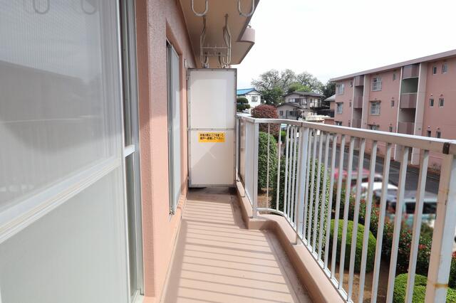住戸からの眺望／南側は駐車場で、日当り良好です