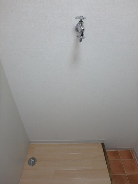 リビング以外の居室／室内洗濯機置場　退去前の為、以前の写真です。