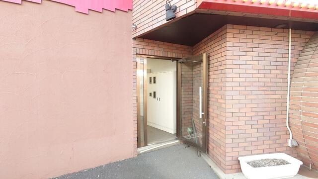 共用部エントランス／物件入り口