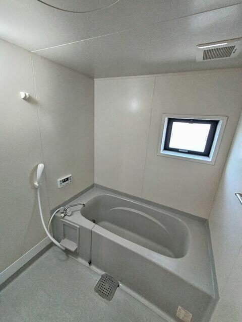 浴室／【別室参考写真】窓がある浴室