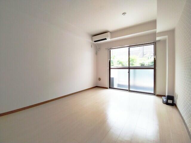 リビング以外の居室／洋室6.8帖