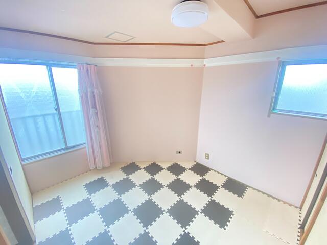 リビング以外の居室／３方角部屋、４方向より採光ありでとても陽当たり良しです！