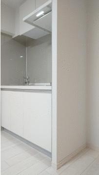 キッチン／ＬＩＸＩＬ製の浄水付き２口ＩＨシステムキッチンで、新品のため