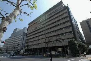 千代田区役所 (934m)