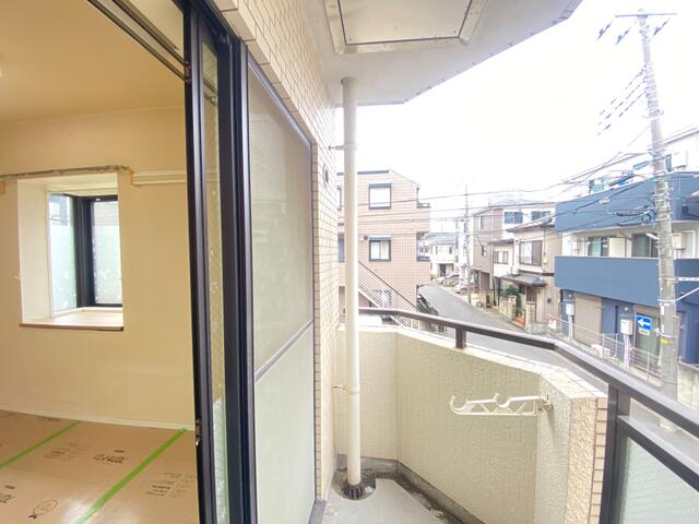 バルコニー／人気の蕨駅徒歩圏・生活至便！収納式ベッド・エアコン・冷蔵庫・