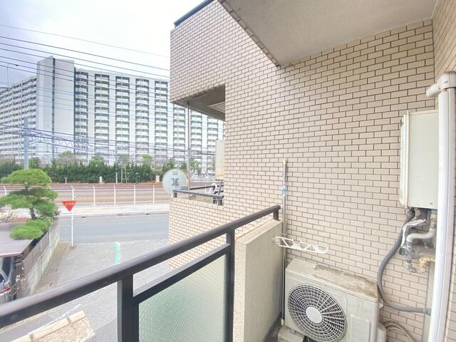バルコニー／人気の蕨駅徒歩圏・生活至便！収納式ベッド・エアコン・冷蔵庫・