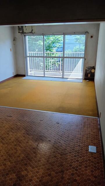 リビング／南向きのバルコニーから明るい陽射しが入るＬＤＫは１８帖で広々