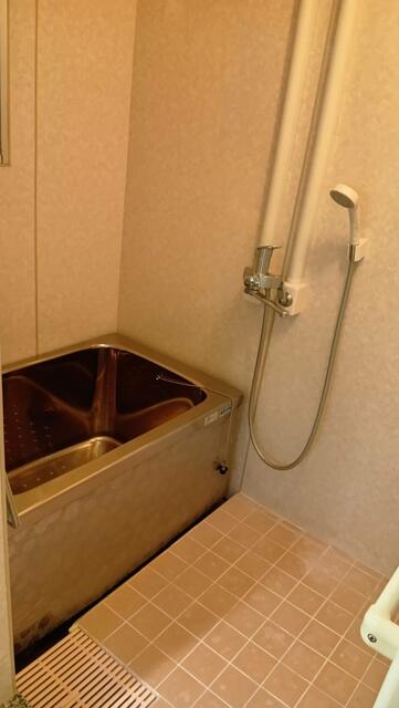 浴室／一日の終わりはバスタイムでリラックス。お湯でぽっかぽかに温ま