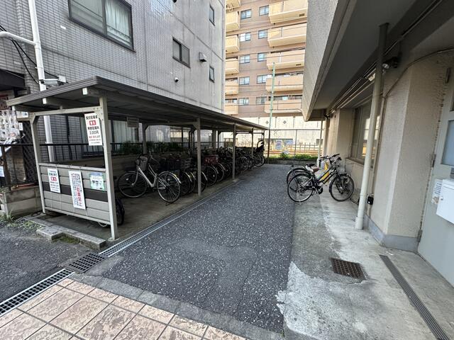 共用部（その他）／駐輪場・バイク置場ゆとりあるスペースが確保された駐輪場。駅近／撮影日2025-12-05