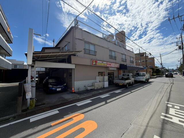 現地（外観）／建物正面１番右手側が１０３号室です。／撮影日2026-09-14