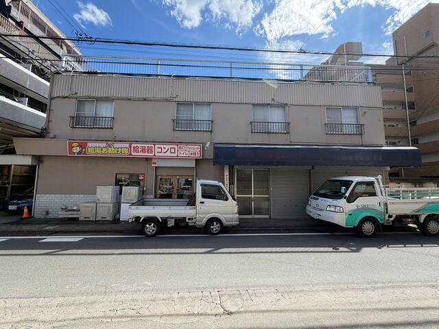 現地（外観）／建物正面１番右手側が１０３号室です。／撮影日2026-09-14