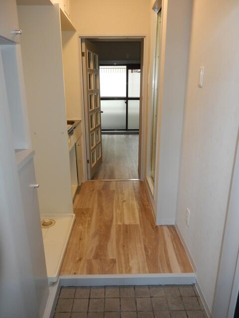 リビング以外の居室／玄関入口