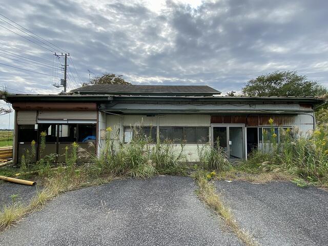 現地（外観）／倉庫に接して事務所あり