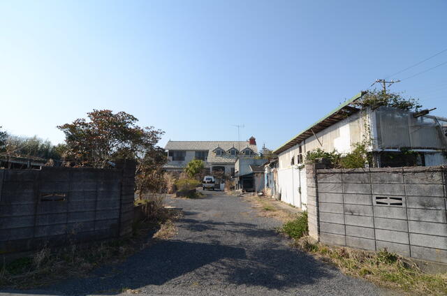 現地（外観）／接道道路からの様子　東南側外観