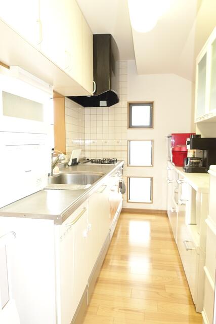 キッチンの窓も開きます