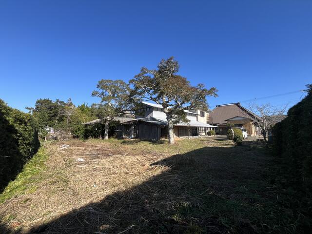 庭／敷地南西側にもお庭スペースが広がっております。こちらは菜園に