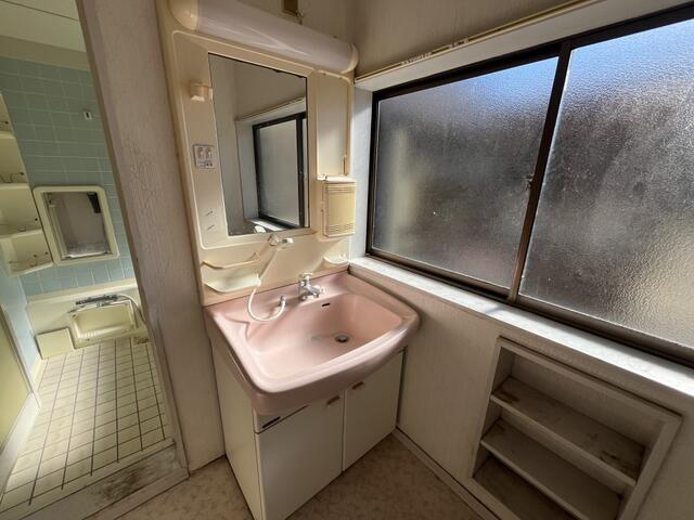 洗面台・洗面所／別宅にある洗面台写真です。