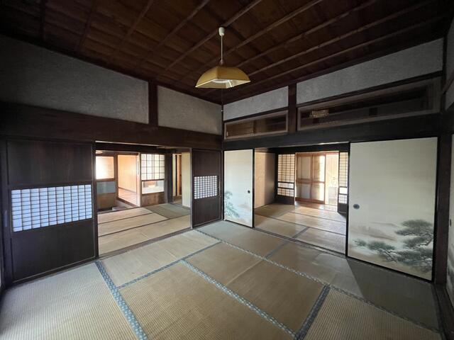 リビング以外の居室／母屋室内の和室写真です。
