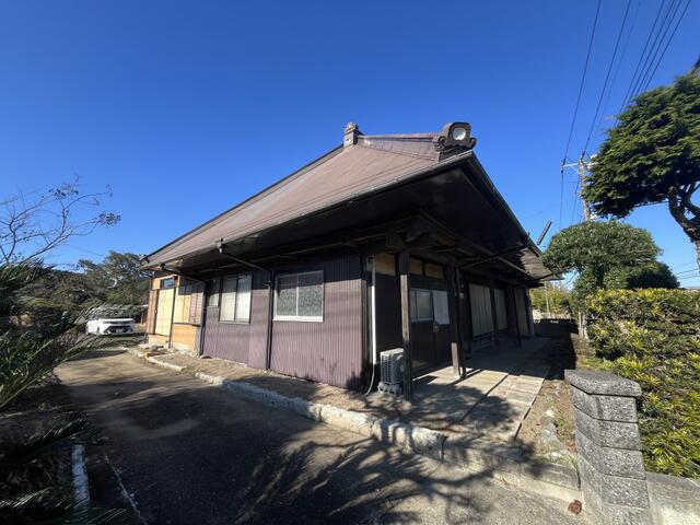 現地（外観）／南東側より撮影した母屋の外観写真です。