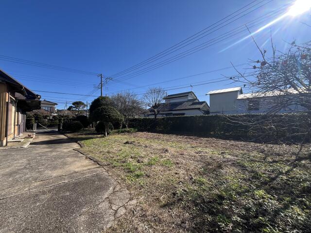 庭／敷地南側に広がるお庭部分の写真です。菜園・ガーデニング用に使