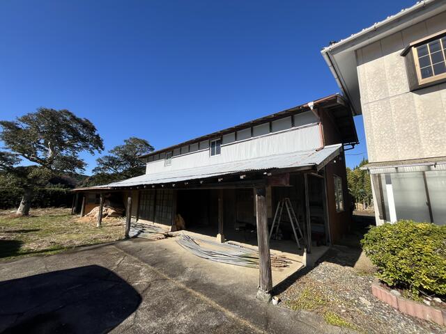 現地（外観）／敷地内には納屋もございます。