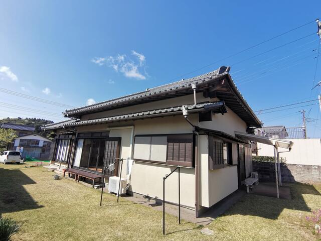 広いお庭には納屋が１棟あります！