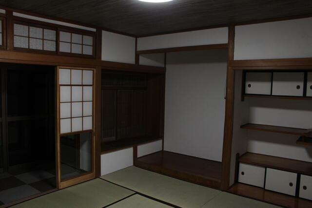 リビング以外の居室／床の間、物入付き
