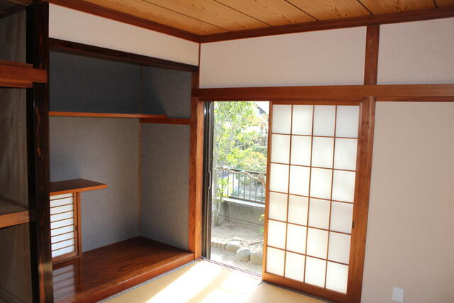 リビング以外の居室／玄関横には客間にもなる和室６帖