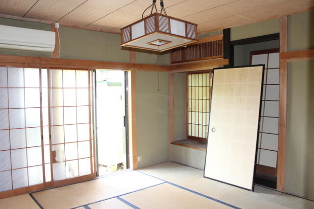 リビング以外の居室／南西角部屋の明るい和室