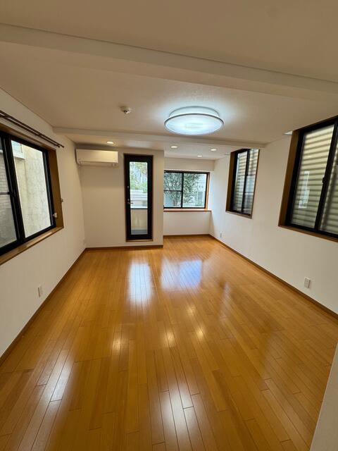 detached 東京都目黒区下目黒５丁目 地図を見る