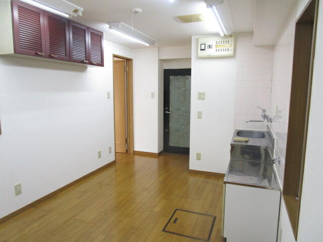 北側の居室東側からみた西側