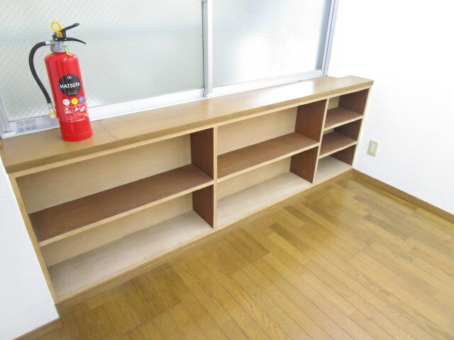 造り付の棚あり