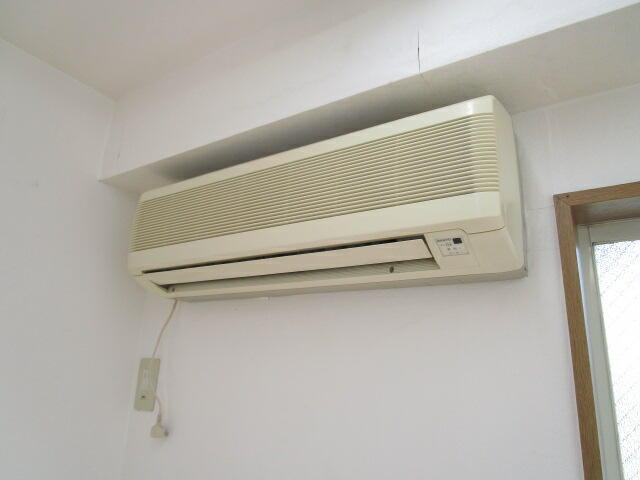 エアコン２基あり（残置物）