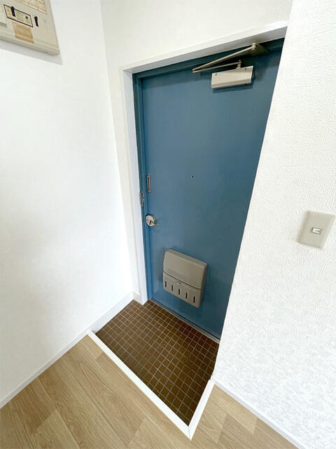 玄関／現況と異なる場合は現況を優先。