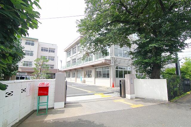 武蔵村山市立第一中学校 (840m)