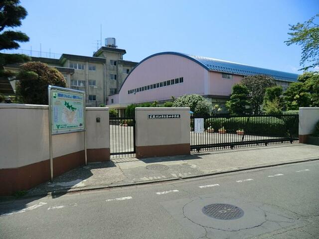 武蔵村山市立第四中学校 (714m)