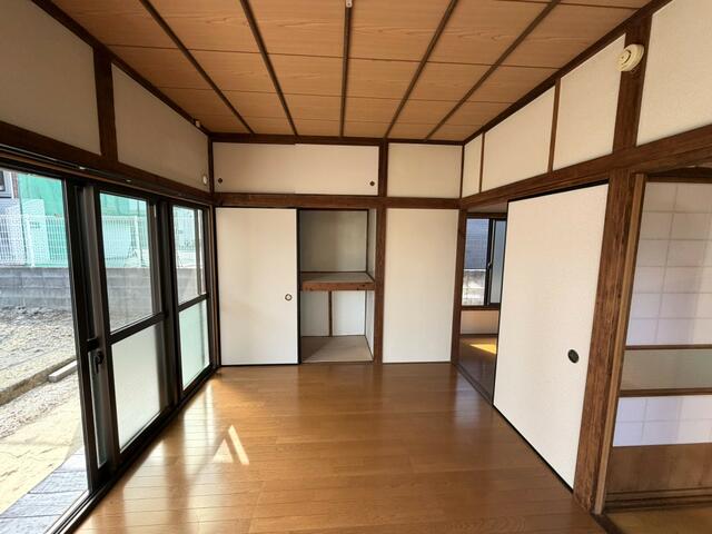 リビング以外の居室／南側洋室