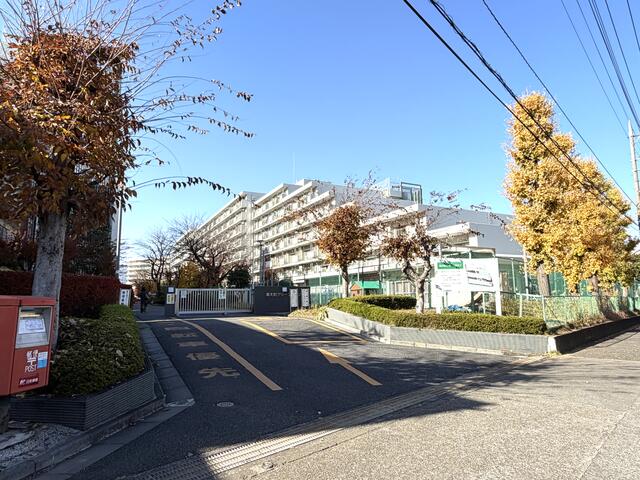 共用部エントランス／東大和グリーンタウンは、全３棟、総戸数４８２戸の大規模マンシ／撮影日2025-12-01