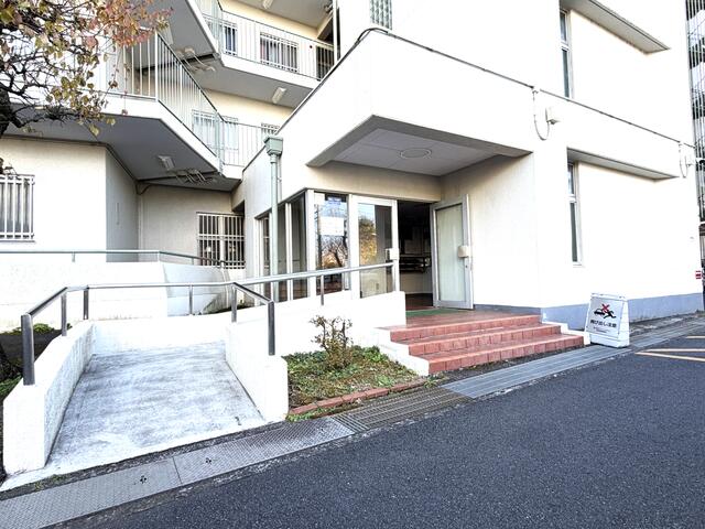 共用部エントランス／３号には、サブエントランスが２つあります。お部屋にお近いサブ／撮影日2025-12-01