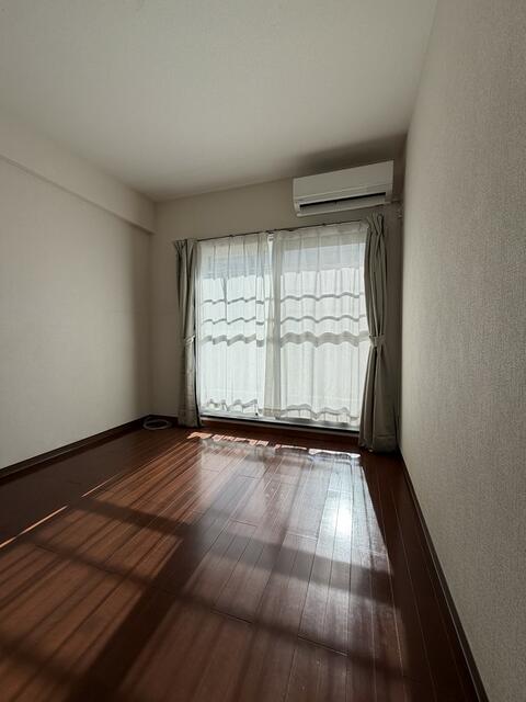 リビング以外の居室／南東側約４．５帖の洋室です！／撮影日2026-01-16