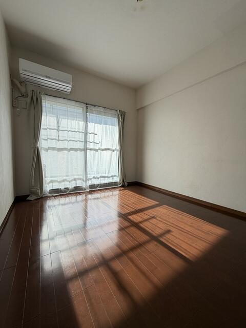 リビング以外の居室／南西側約６．４帖の洋室です！／撮影日2026-01-16