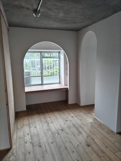 リビング以外の居室／出窓の前にはヌックスペースを作りました！