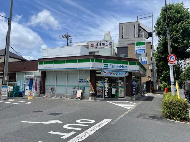 ファミリーマート (100m)