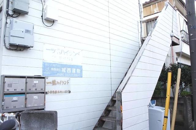 共用部（その他）／階段下に共用洗濯機（無料）を設置済み。入居者様は自由にご利用